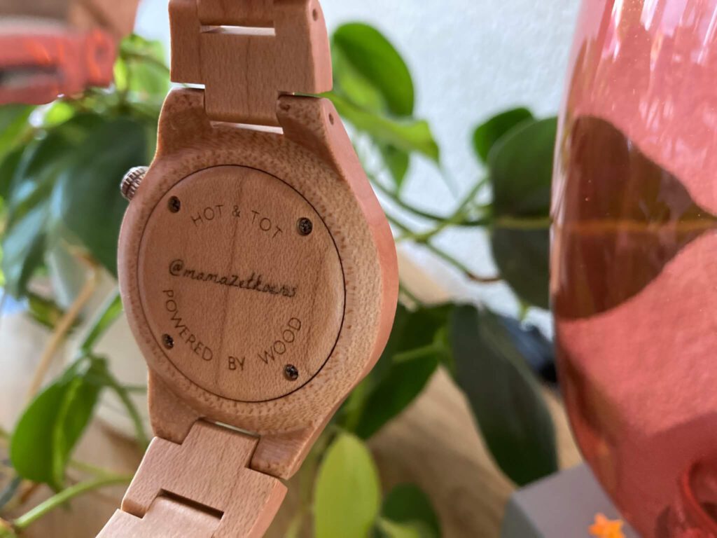 Een duurzaam horloge van hout gravering mamazetkoers
